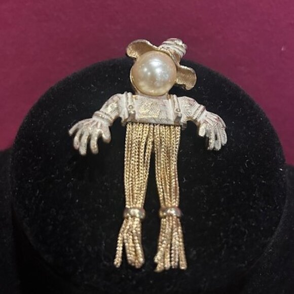 EMMONS Scarecrow Gold Faux Pearl BROOCH - Picture 3 of 8